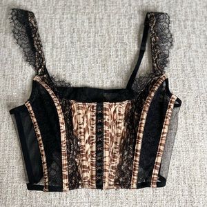 Victoria’s  secret  Lace-up
Bra Top
